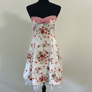 COPY - Vintage white pleated floral sweetheart strapless dress w/ stripe & bow …